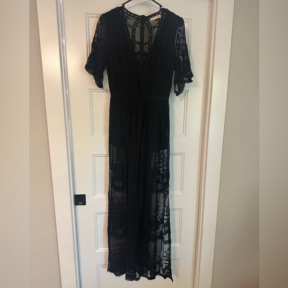Promesa Black Flutter Sleeve V-Neck Gown
